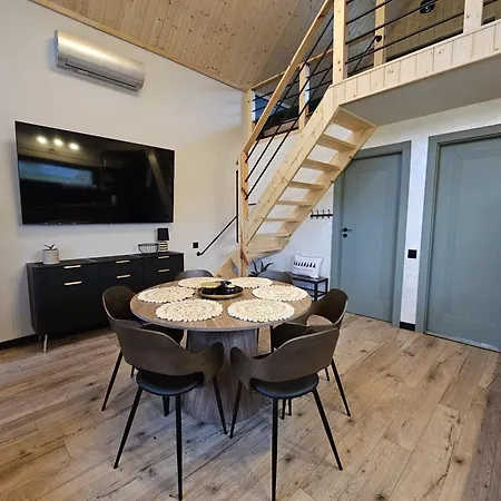 Pago Podamirowo بيت للعطل